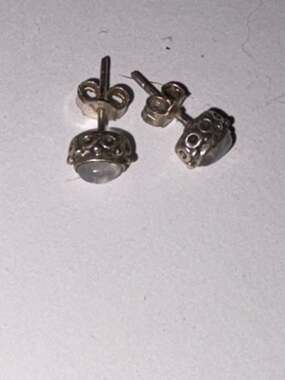 Vintage 925 Sterling silver & moonstone stud earrings